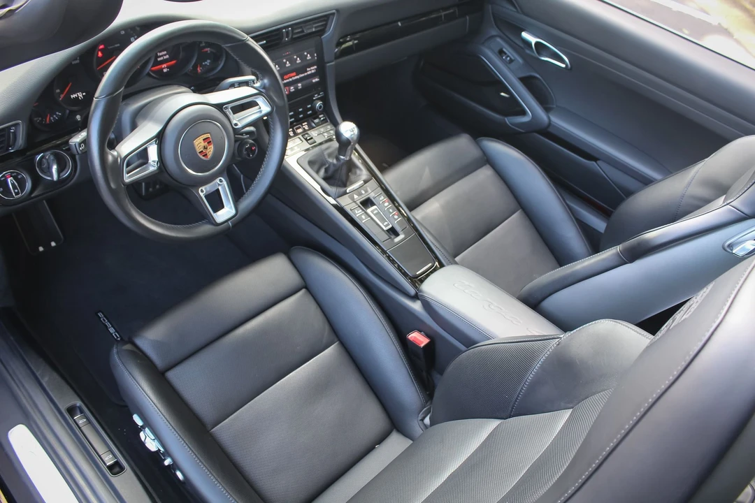 2019 Porsche 991 Targa 4 & 4S - Image 9 of 19