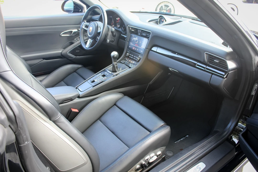 2019 Porsche 991 Targa 4 & 4S - Image 17 of 19