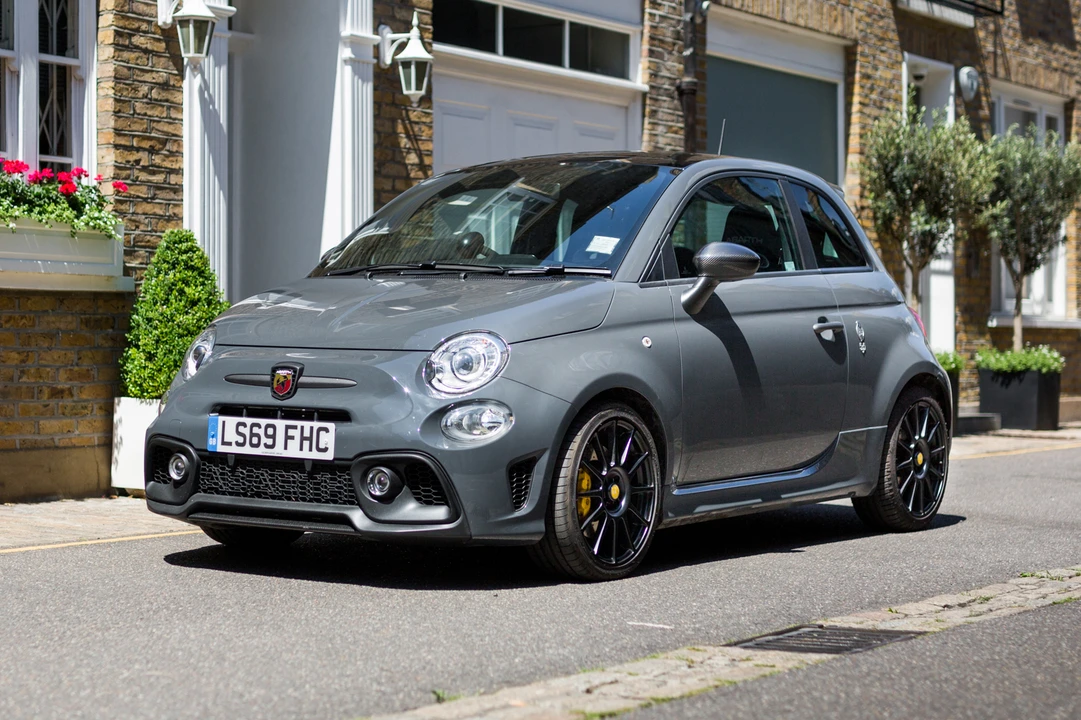 2019 Fiat Abarth 500 - Image 2 of 31