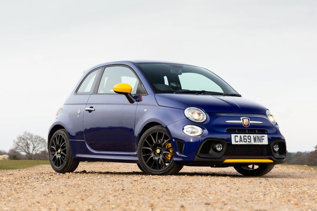2019 Fiat Abarth 500 - Image 2 of 31