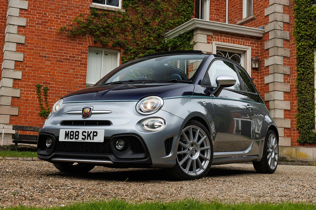 2019 Fiat Abarth 500 - Image 2 of 31