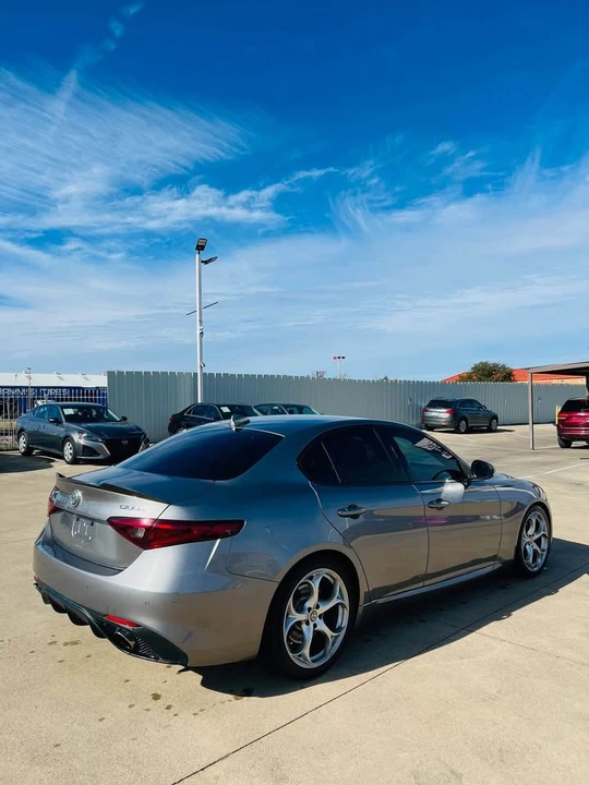 2019 Alfa Romeo Giulia - Image 4 of 7