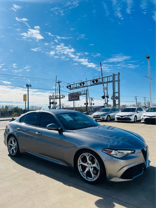 2019 Alfa Romeo Giulia - Image 2 of 7