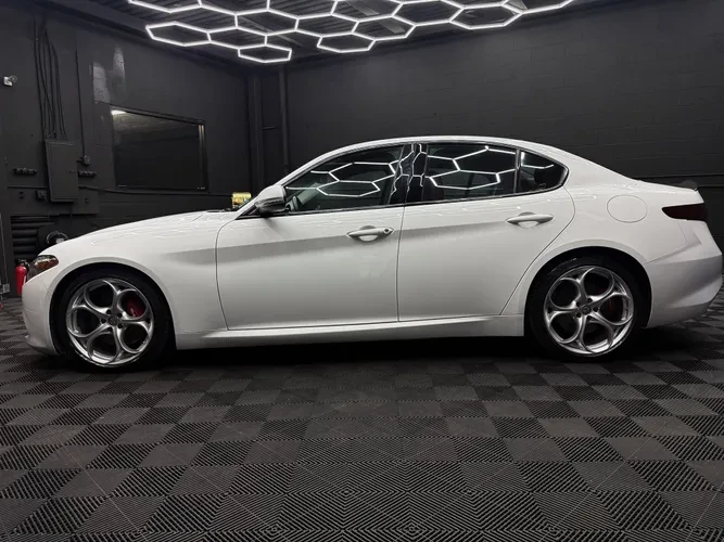 2019 Alfa Romeo Giulia - Image 3 of 10