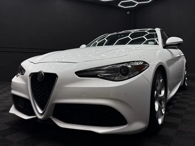 2019 Alfa Romeo Giulia - Image 2 of 10
