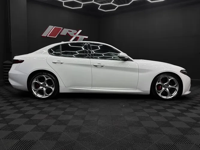 2019 Alfa Romeo Giulia - Image 10 of 10
