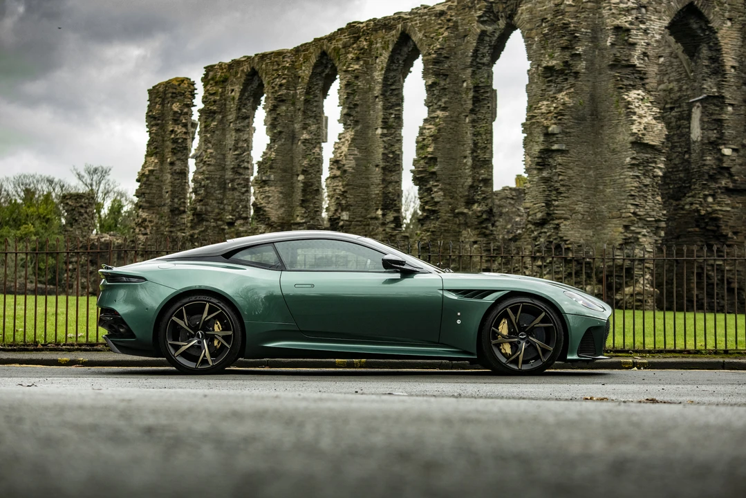 2019 Aston Martin DBS Superleggera - Image 9 of 31