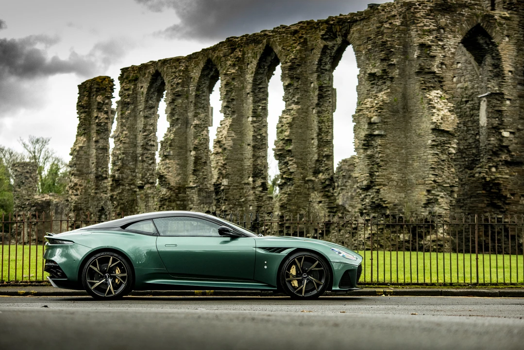 2019 Aston Martin DBS Superleggera - Image 10 of 31