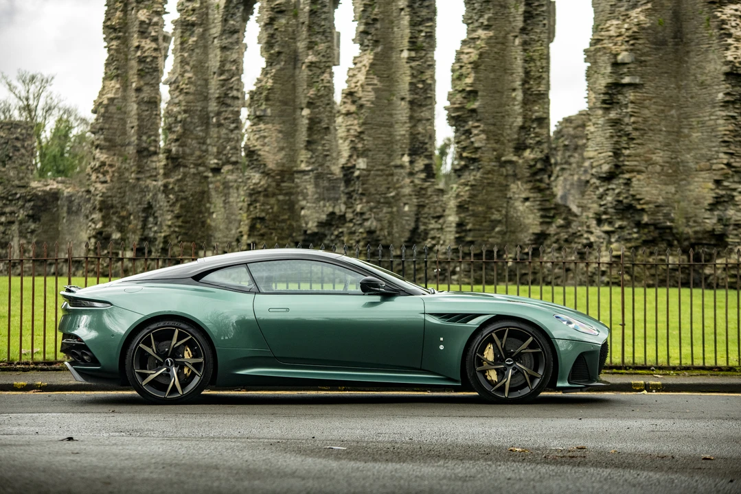 2019 Aston Martin DBS Superleggera - Image 11 of 31