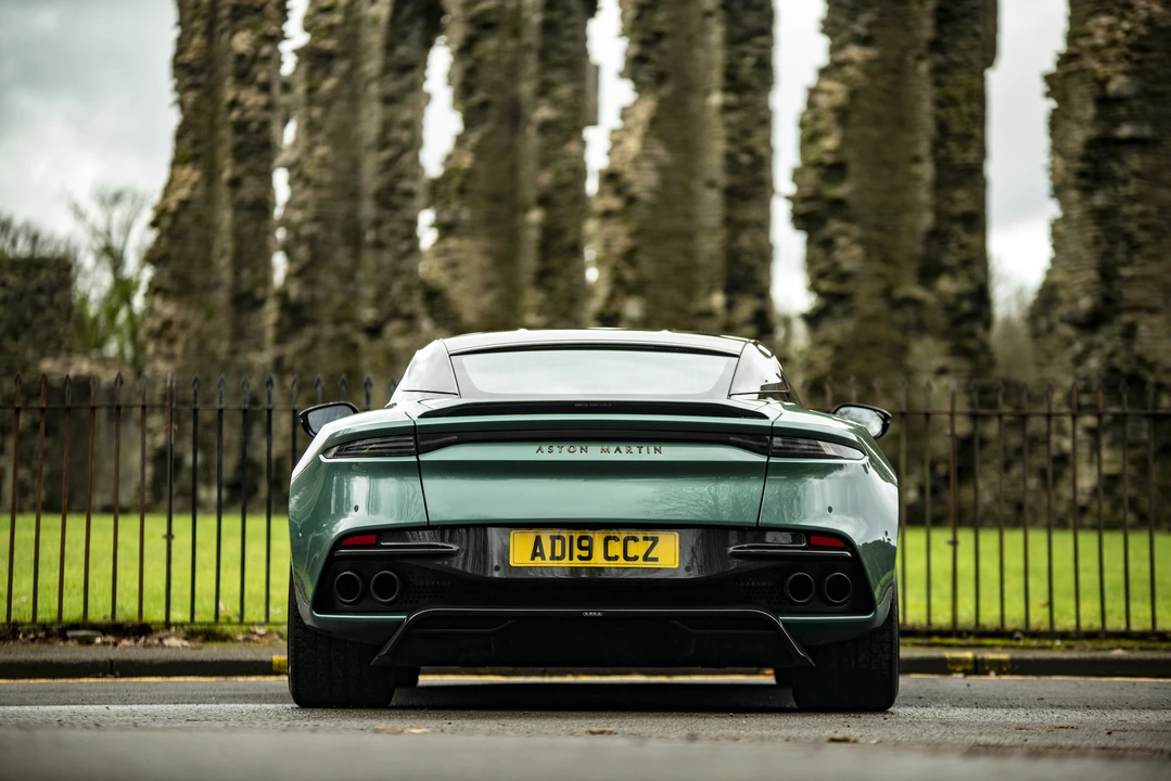 2019 Aston Martin DBS Superleggera - Image 16 of 31