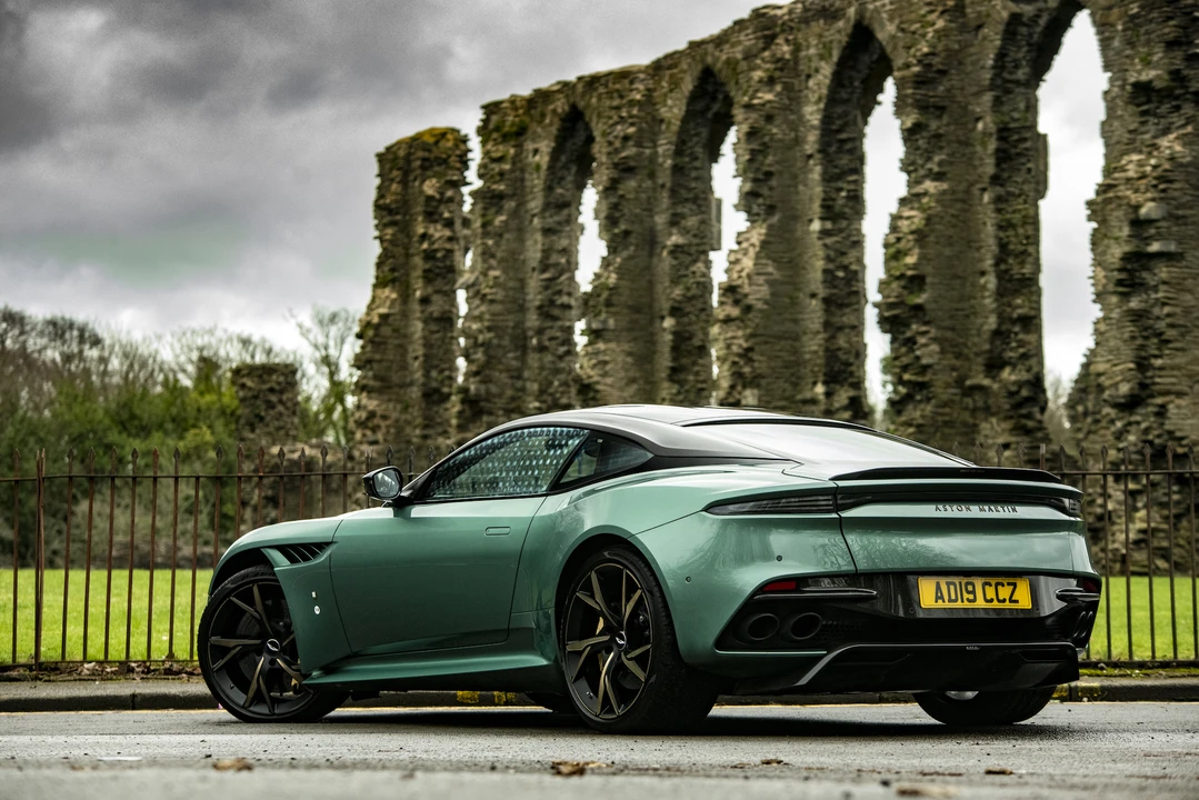 2019 Aston Martin DBS Superleggera - Image 18 of 31