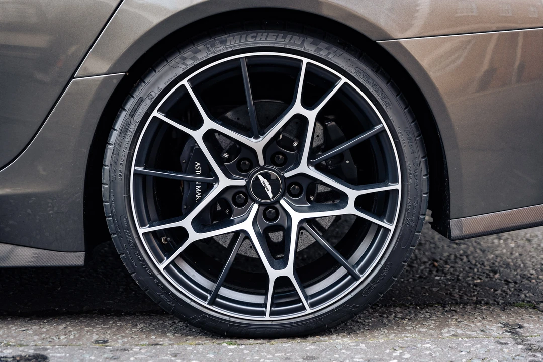 2019 Aston Martin Rapide - Image 23 of 31