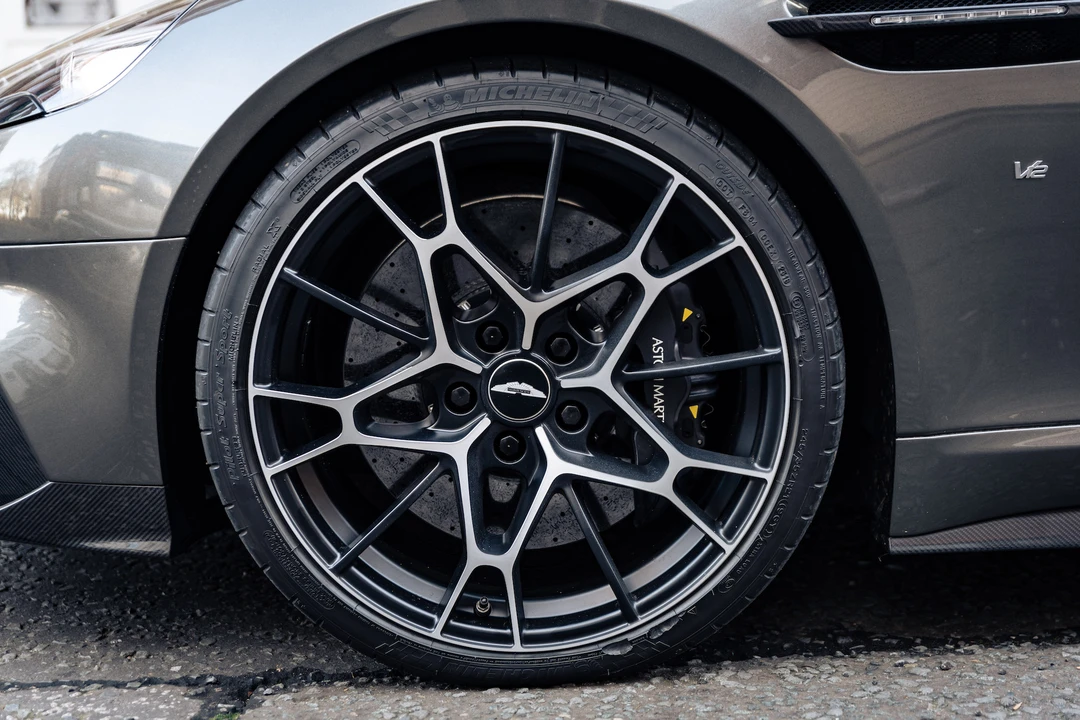 2019 Aston Martin Rapide - Image 24 of 31