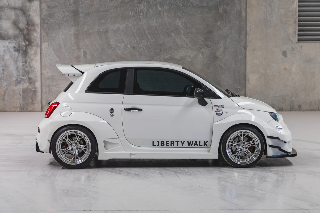 2019 Abarth - Image 8 of 31