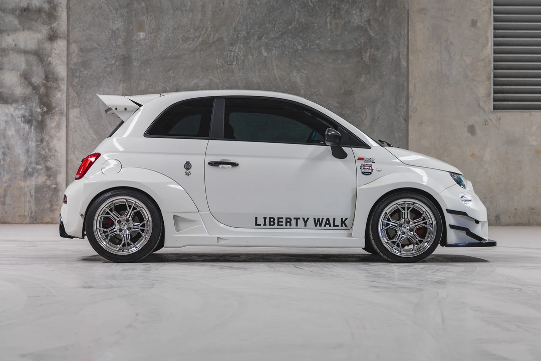 2019 Abarth - Image 16 of 31