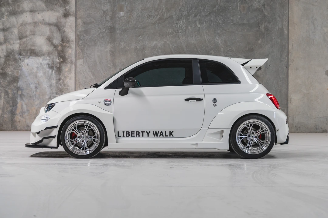 2019 Abarth - Image 12 of 31
