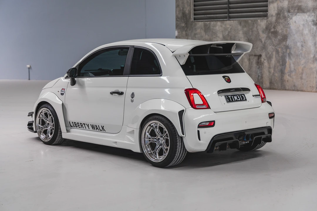 2019 Abarth - Image 5 of 31