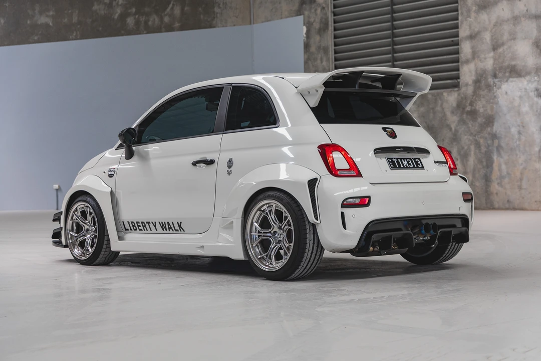 2019 Abarth - Image 13 of 31