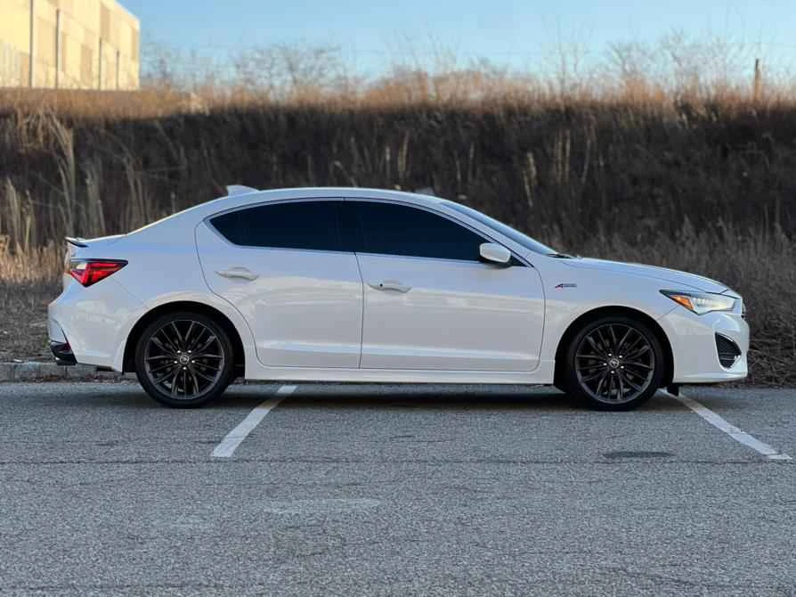 2019 Acura ILX - Image 8 of 18