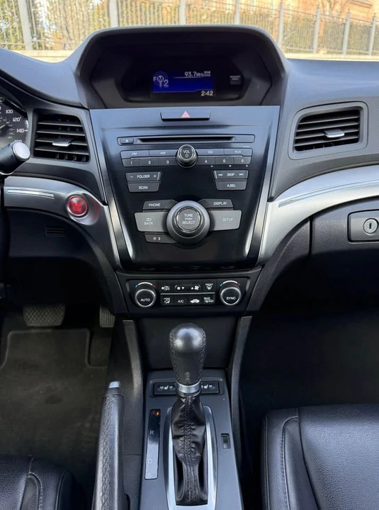 2019 Acura ILX - Image 10 of 20