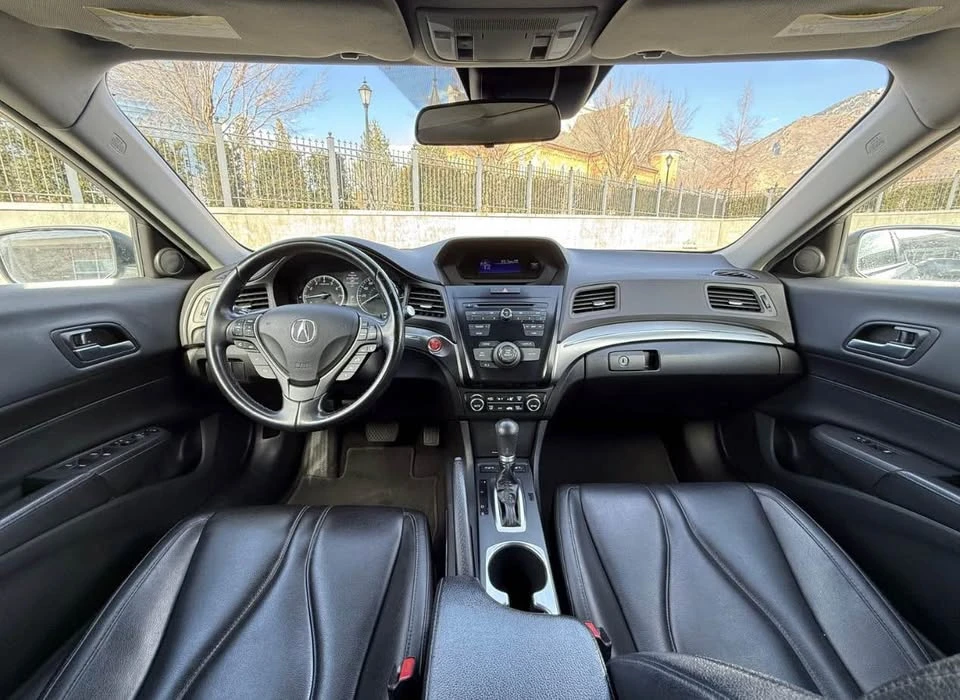 2019 Acura ILX - Image 8 of 20