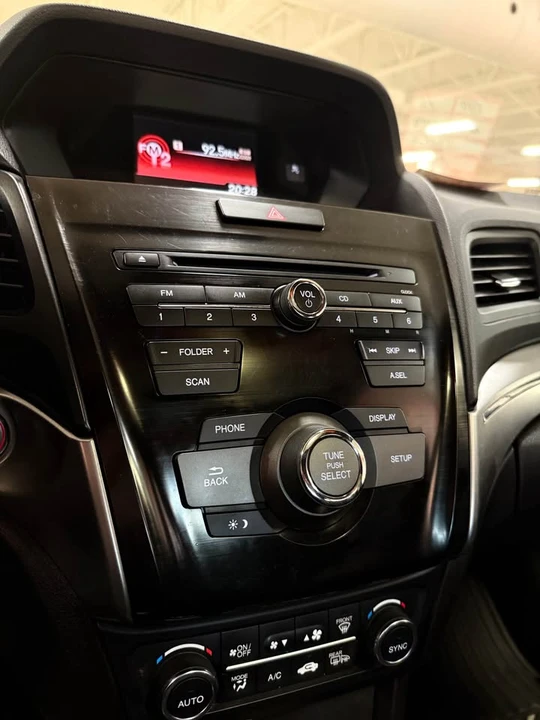 2019 Acura ILX - Image 11 of 17