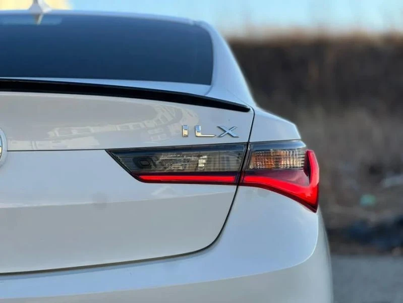 2019 Acura ILX - Image 8 of 12