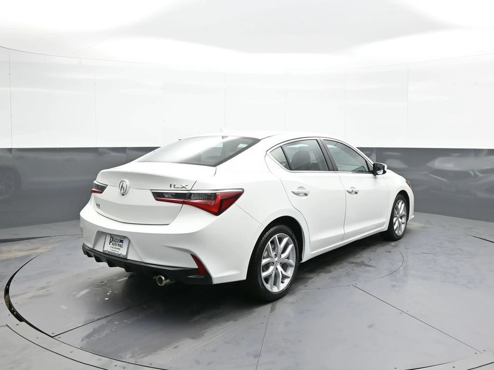 2019 Acura ILX - Image 6 of 12