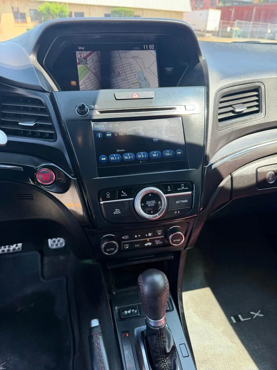 2019 Acura ILX - Image 5 of 10