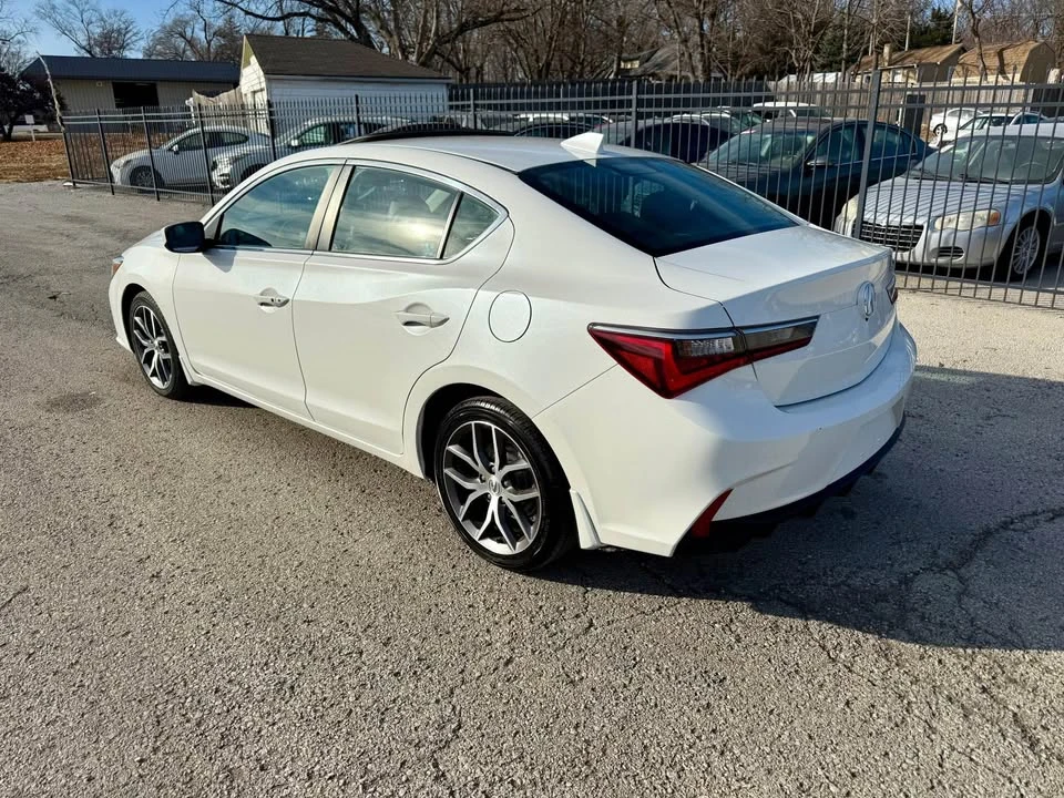 2019 Acura ILX - Image 14 of 20