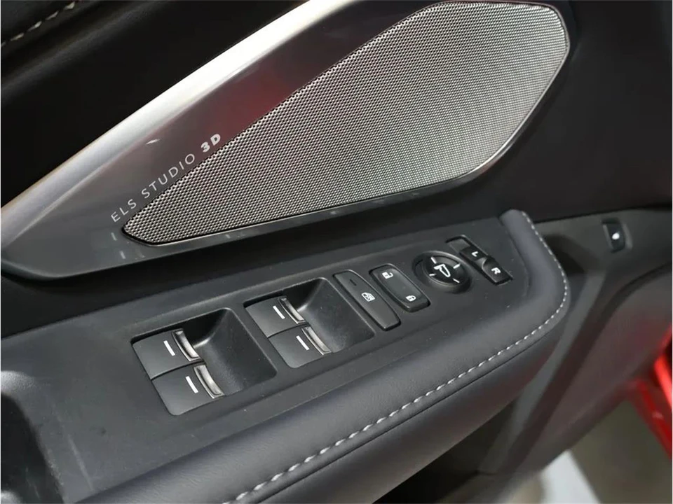 2019 Acura RDX 3rd Gen - Image 11 of 31