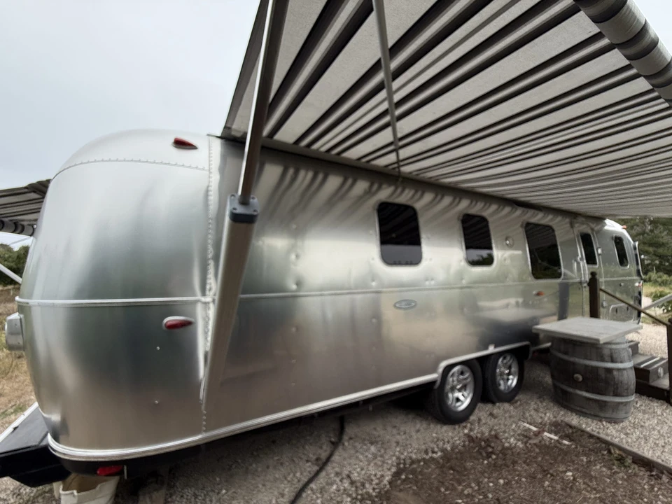 2019 Airstream - Image 24 of 31