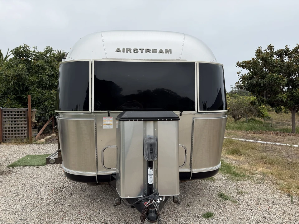 2019 Airstream - Image 8 of 31