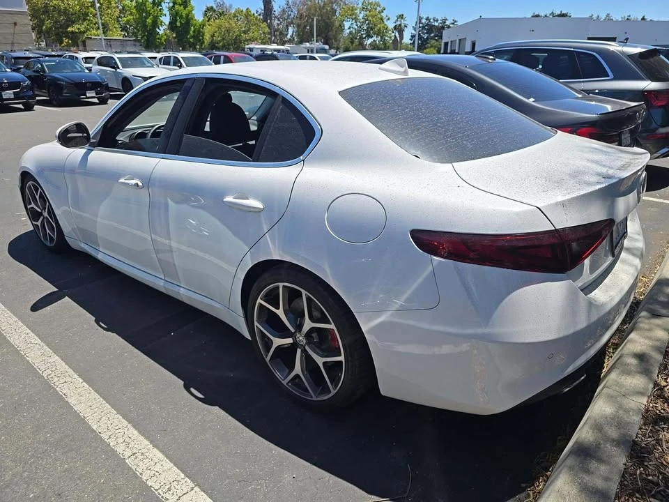2019 Alfa Romeo Giulia - Image 9 of 10