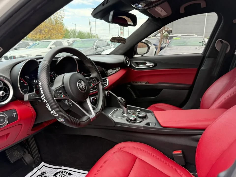 2019 Alfa Romeo Giulia - Image 8 of 15