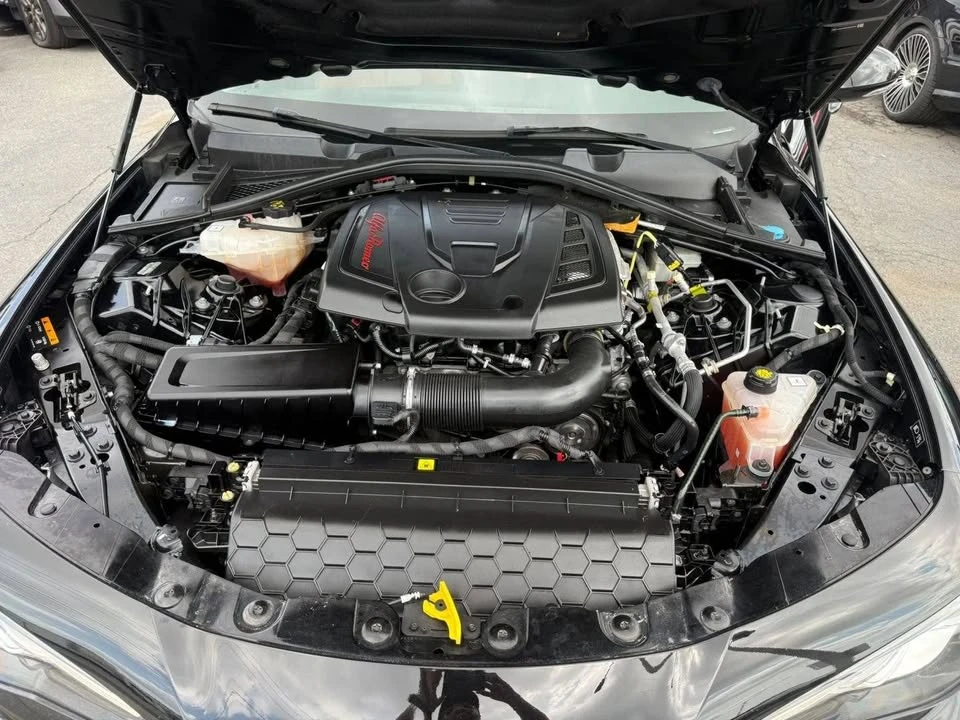 2019 Alfa Romeo Giulia - Image 15 of 16