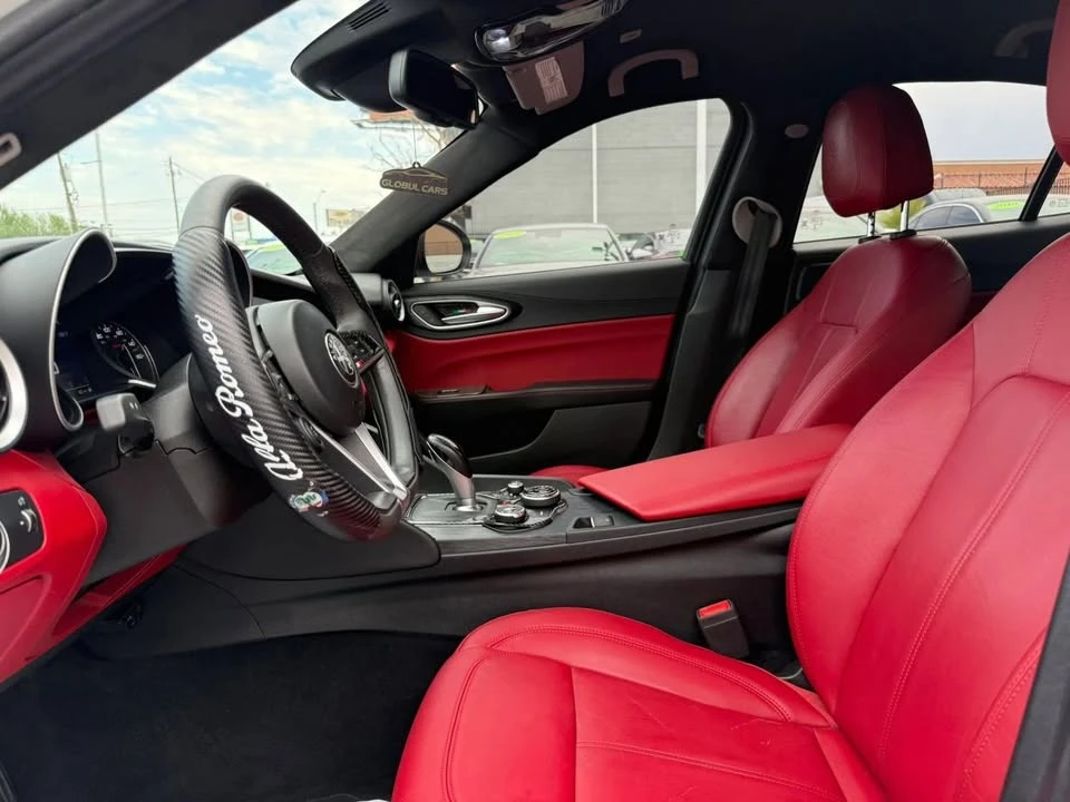 2019 Alfa Romeo Giulia - Image 9 of 15