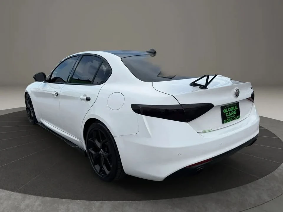 2019 Alfa Romeo Giulia - Image 5 of 15