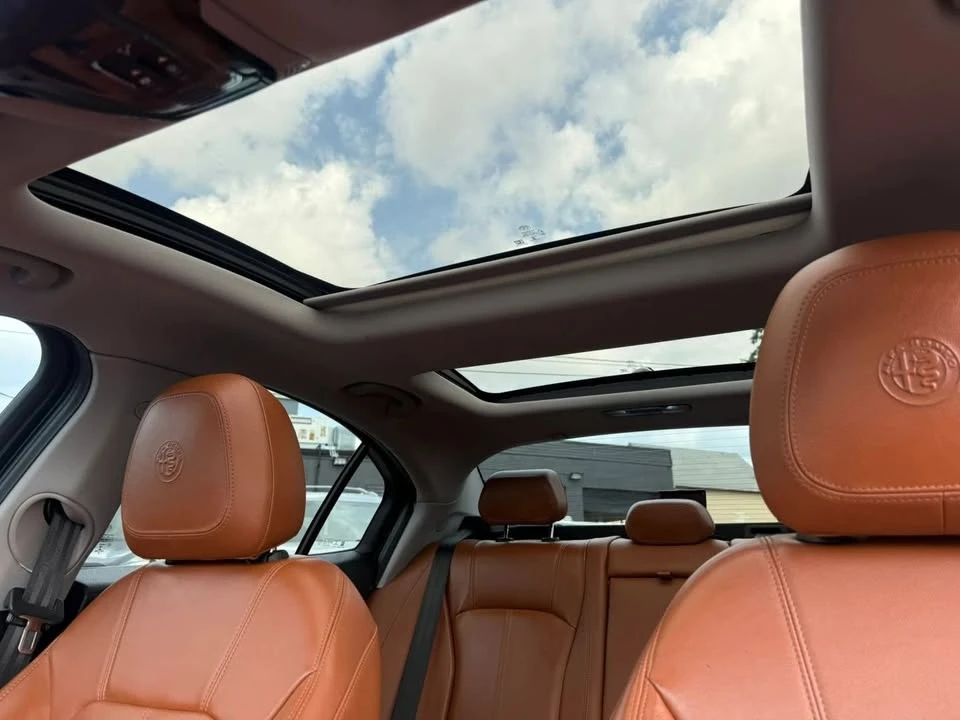 2019 Alfa Romeo Giulia - Image 13 of 16