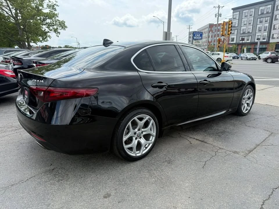 2019 Alfa Romeo Giulia - Image 6 of 16