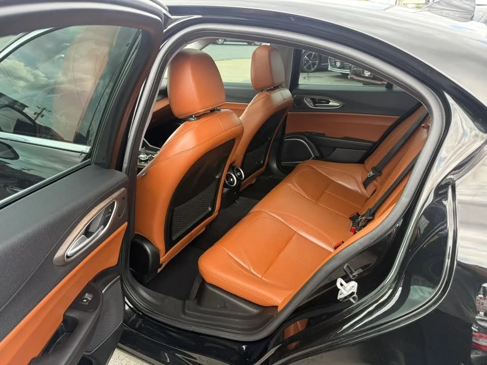 2019 Alfa Romeo Giulia - Image 11 of 16