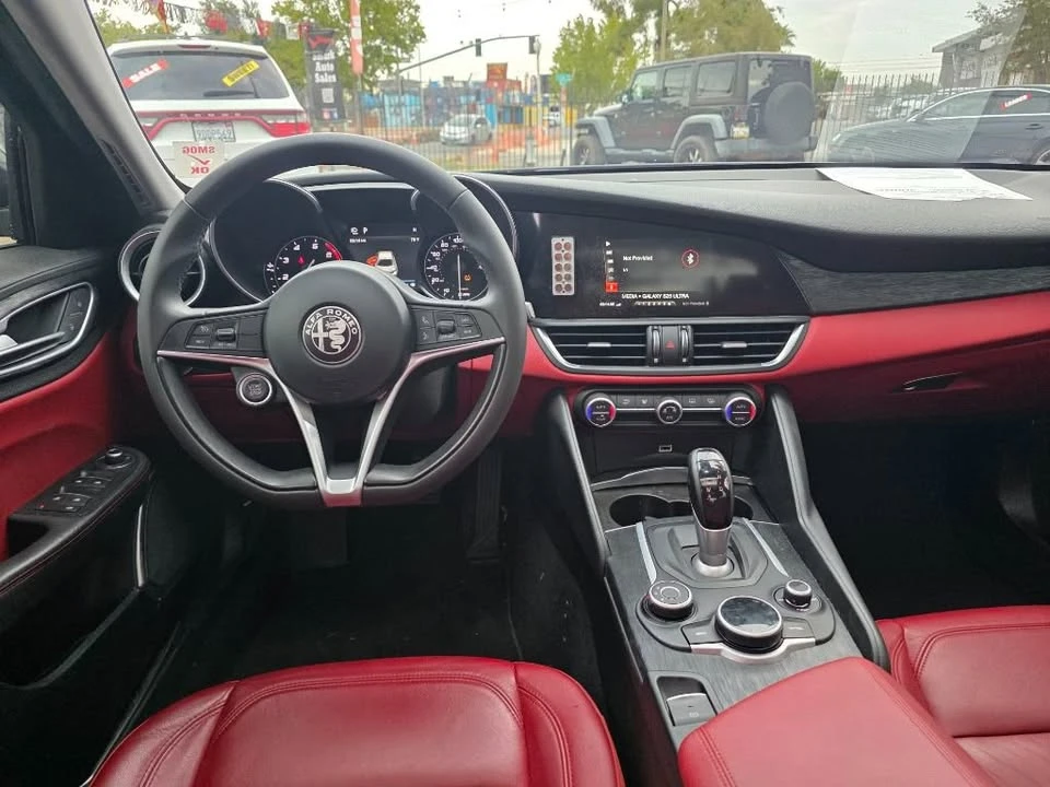 2019 Alfa Romeo Giulia - Image 10 of 15