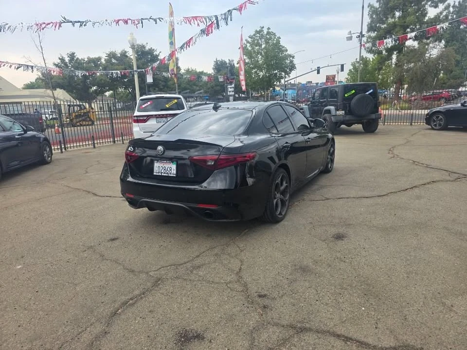 2019 Alfa Romeo Giulia - Image 6 of 15