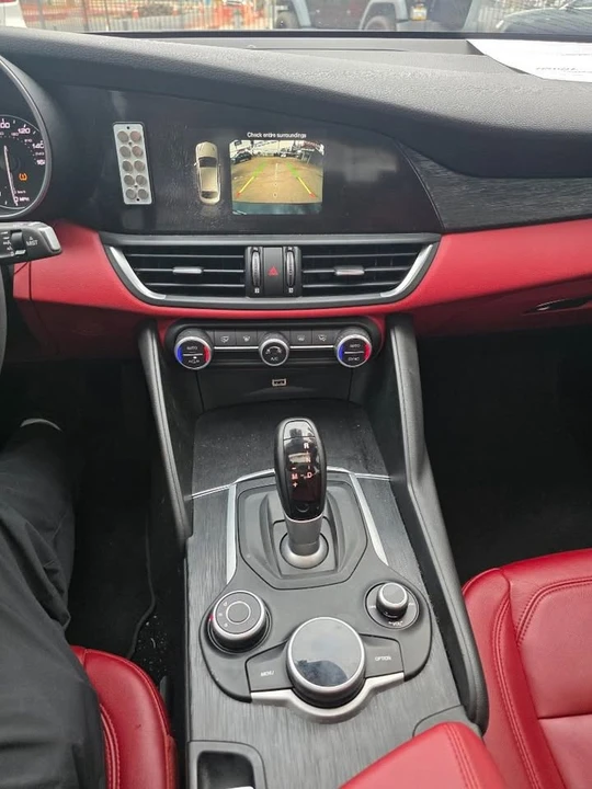 2019 Alfa Romeo Giulia - Image 13 of 15