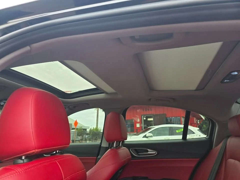 2019 Alfa Romeo Giulia - Image 11 of 15
