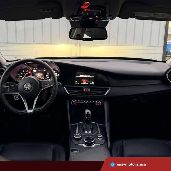 2019 Alfa Romeo Giulia - Image 10 of 15