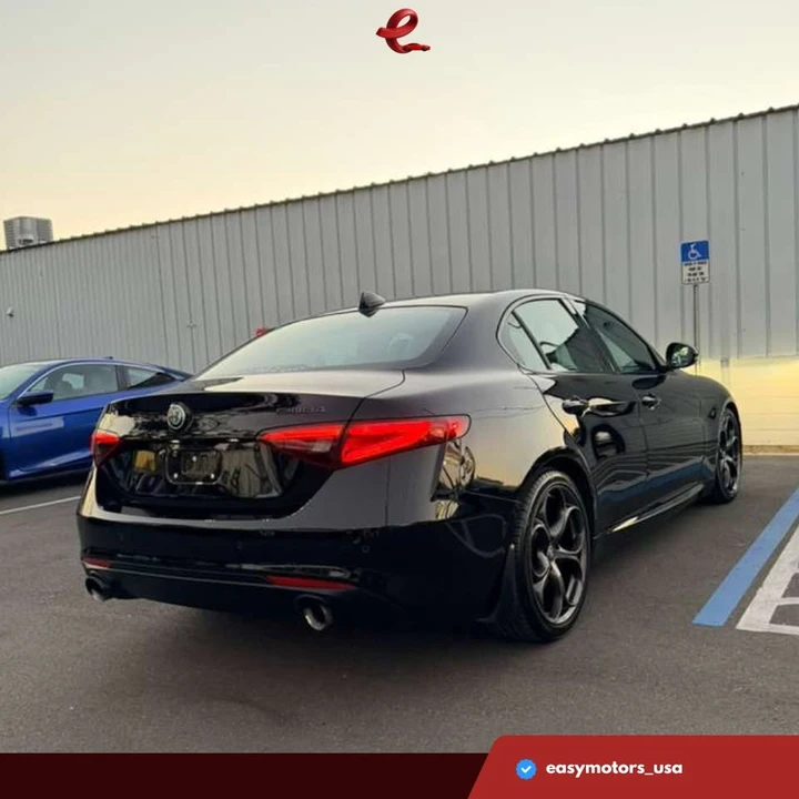 2019 Alfa Romeo Giulia - Image 4 of 15