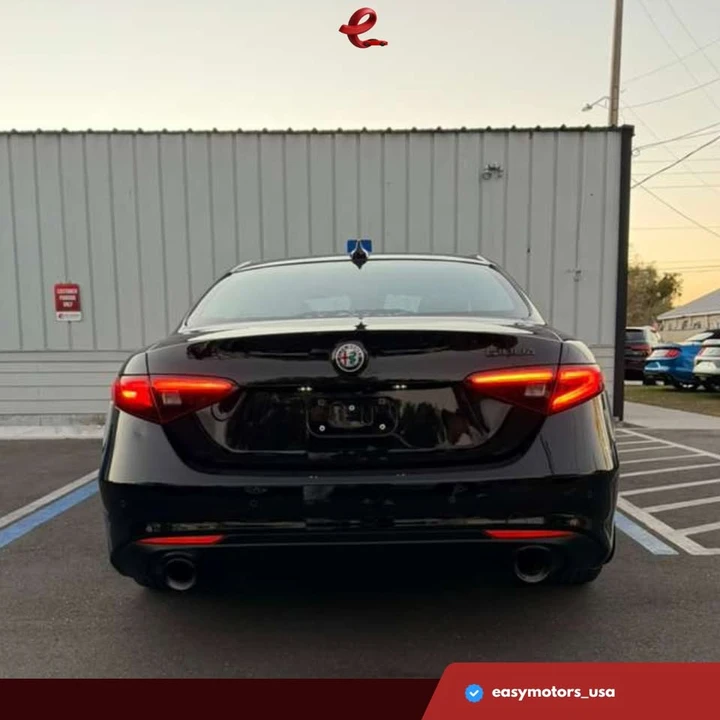 2019 Alfa Romeo Giulia - Image 5 of 15