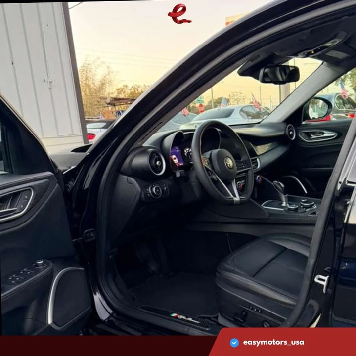 2019 Alfa Romeo Giulia - Image 7 of 15