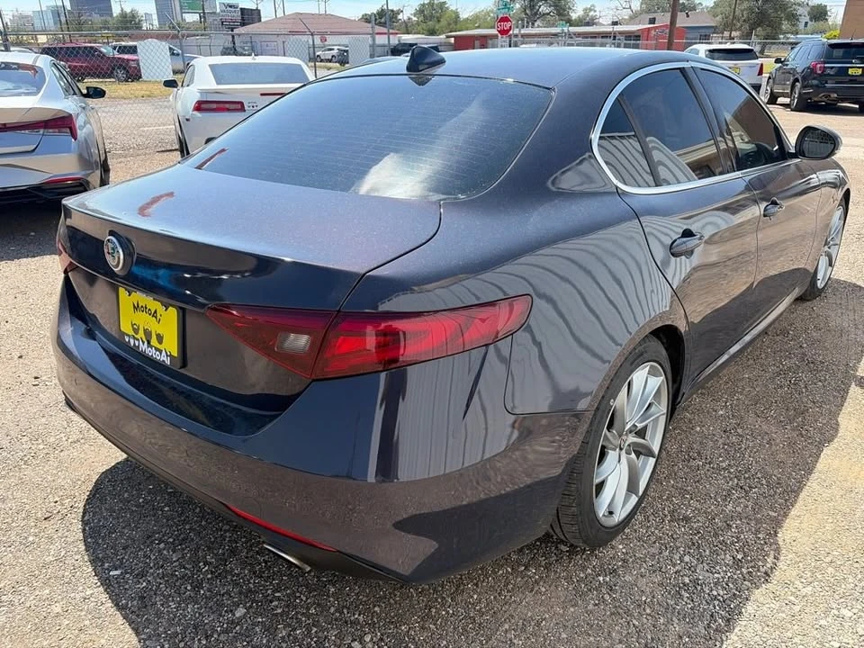 2019 Alfa Romeo Giulia - Image 5 of 12
